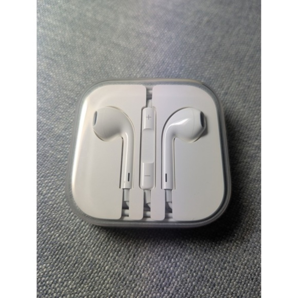 Apple Earbuds In‎ Ear Headphones with 3.5 mm Aux Jack Microphone White Wired